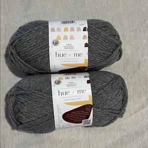 Two of Wands Hue + Me Chunky Wool Blend Yarn 2 Skeins Cement 149AV NWT